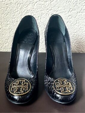 Tory Burch Black Patent Leather Pumps with Gold Logo Medallion